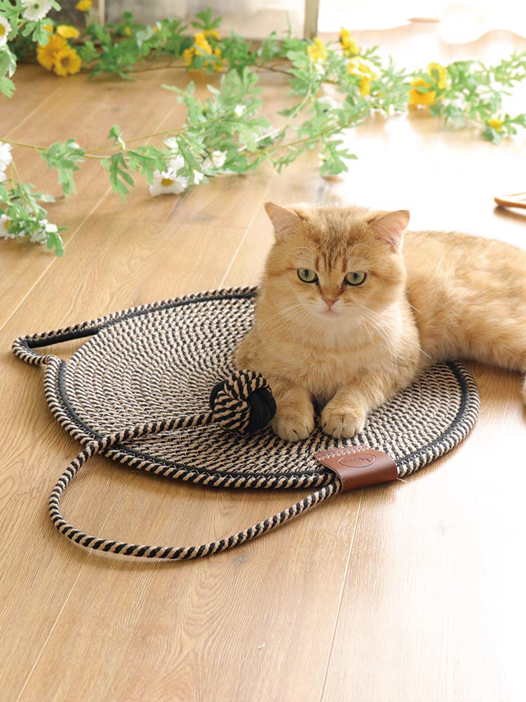 Ball integrated cat scratching mat