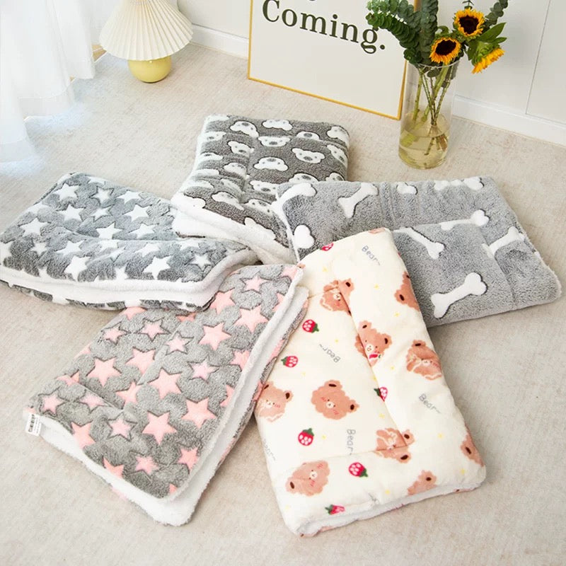 Pet sleeping bed mat warm blanket