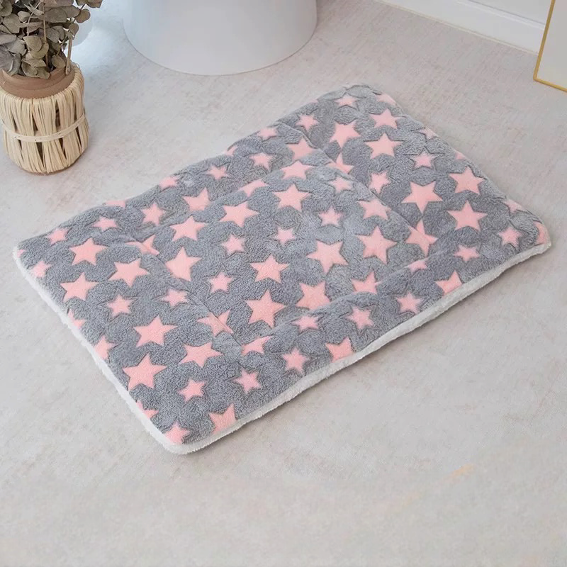 Pet sleeping bed mat warm blanket